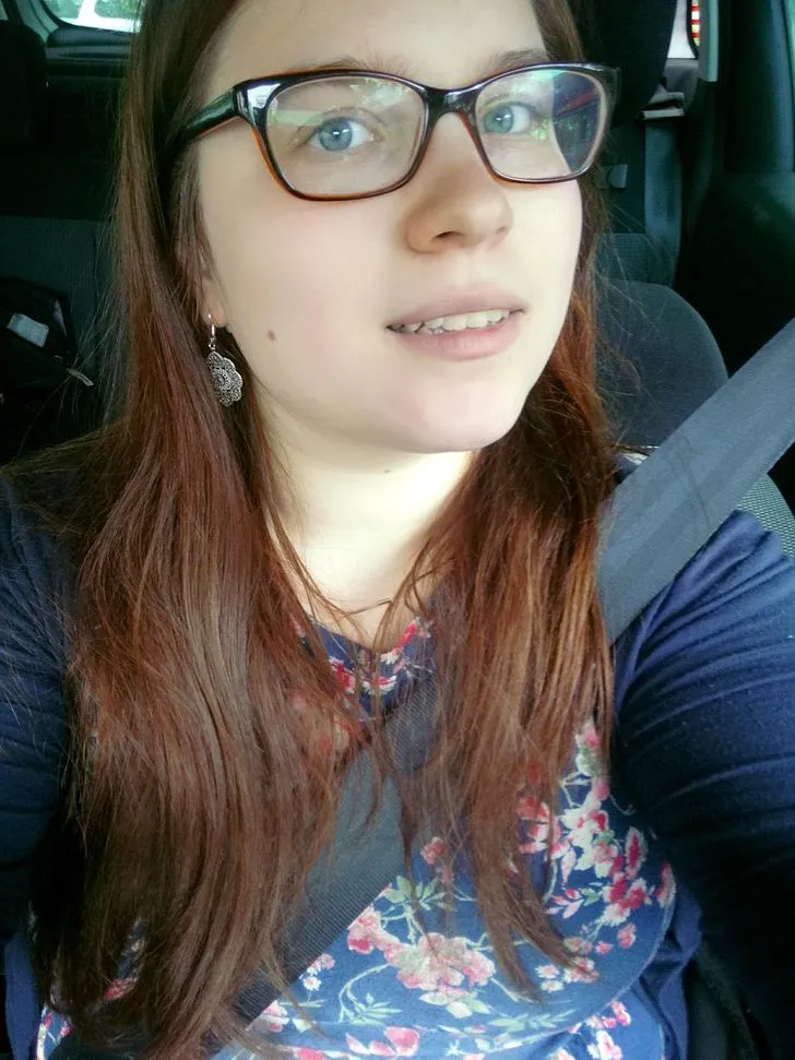 Foto de Rosana, dona de ateliê de artesanato em MDF